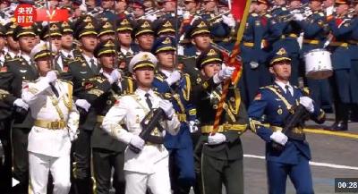 独家视频丨习近平向中国人民解放军仪仗队致意