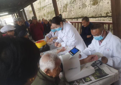 野人谷镇：白衣送诊祛民忧 银龄健康有“医”靠