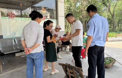 尹吉甫镇：送法上门“典”亮生活