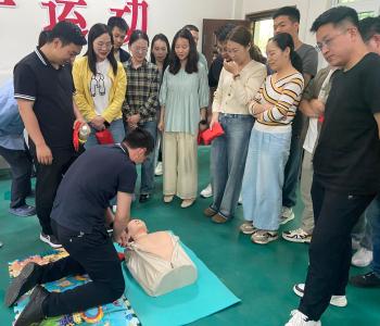 房县组织开展“红十字博爱周”系列活动