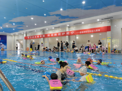 房县诗经花苑幼儿园：免费游泳课 “泳” 筑防溺安全墙