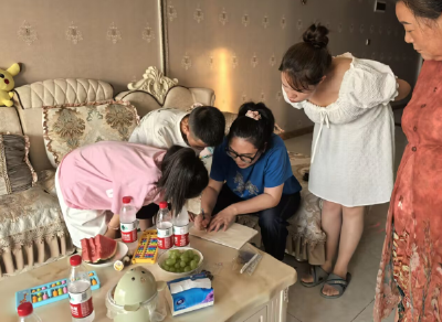 暖心家访迎暑假 家校共育护成长