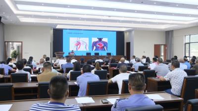 房县百名交通运输行业从业人员成为初级救护员