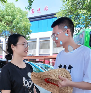 碳路先锋 绿动未来 告别白色污染 “塑” 立环保意识！