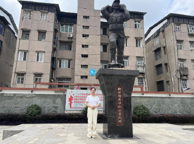 弘扬三大精神 奋力建成支点丨抗洪英雄李向群去世27年后 当年上堤送饭小女孩已成英烈事迹讲解员