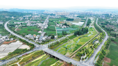 路网连城乡 发展动能足