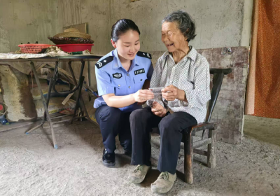 热情服务显真情，送证上门暖人心