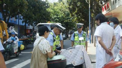 我县多部门联合开展交通不文明行为专项整治行动