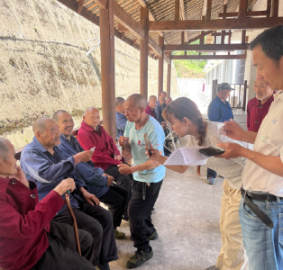 野人谷镇：便民服务零距离 温情认证暖人心