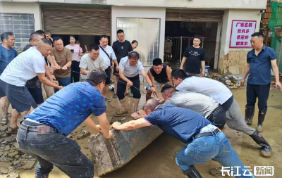 闻“汛”而动 筑牢咸丰暴雨通信“生命线”