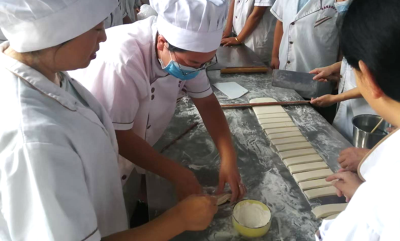 县人社局：监管铸高度 人才夯先行