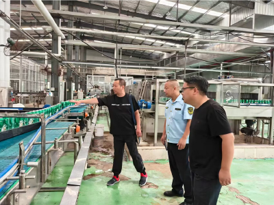 青峰市场监管所对青峰啤酒厂随机检查