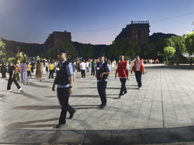 青峰镇：撑起夜巡“平安伞” 护好夏夜“安宁景”