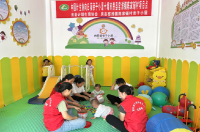 康复路上有温度 房县妇幼获锦旗致谢