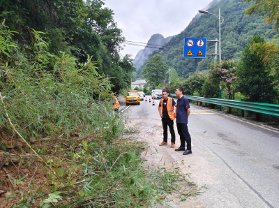 野人谷镇：风雨砺担当 清障保通途