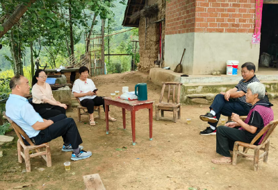 青峰镇：强化执纪监督 为人居环境整治提“靓”增“色”