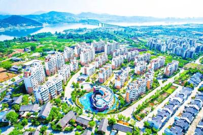 拾光纪·习近平情暖天山南北