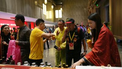 房县黄酒在武当山文旅活动中大受闽台游客赞誉