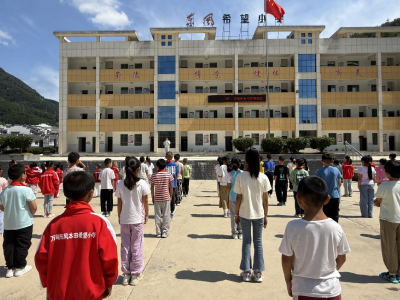 万峪中心小学：沐法治清风   筑平安校园