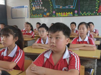 房县实验小学：点燃爱国情  共筑强国梦