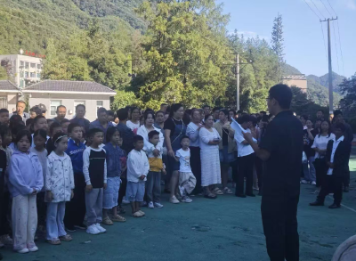 野人谷学校：心理健康教育家长会开启开学第一课