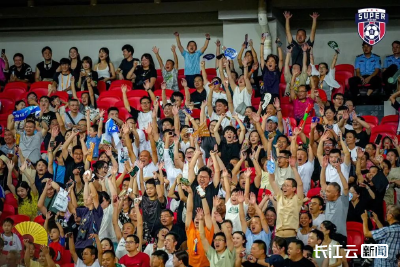 汉超经济学：草根球赛如何踢出上亿消费？