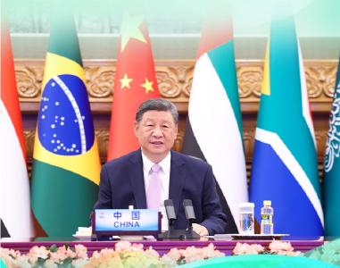 【讲习所·中国与世界】习近平：以“三个坚持”推进“大金砖合作”