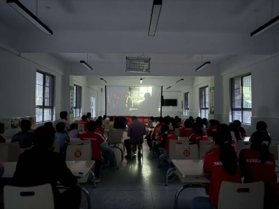 万峪中心小学：铭记历史 缅怀先烈