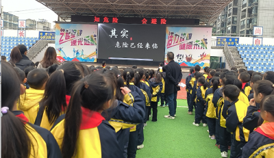 房县东城小学开展交通安全主题教育 筑牢课间“安全防线”