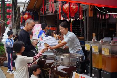 匿名游客转账千元 备注“兄弟好样的！” 武汉“先喝后付”事件现暖心循环