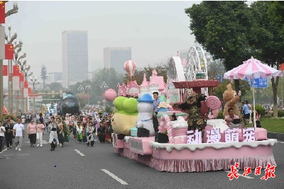 “文旅+科技+赛事”多维发力，国庆“光谷游”点亮武汉假日经济