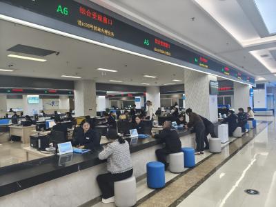 房县：“家门口”办异地事　跨域通办解民忧