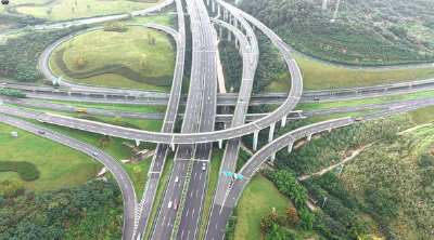 宜昌快速路网重塑城市时空 “三纵三横”骨架初成 市民畅享通勤新速度