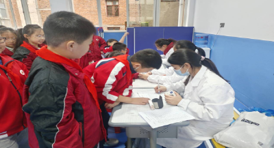 房县实验小学开展健康体检活动