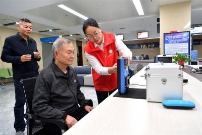 万家灯火中映照中国温度