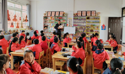 房县实验小学：AI赋能美术课堂  让创意表达“零门槛”