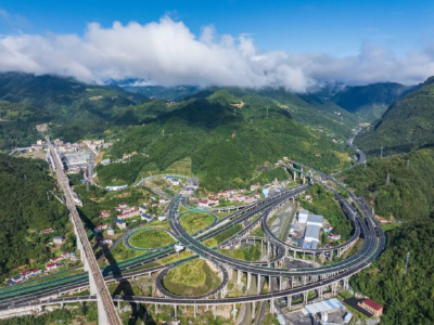 中国式现代化保康实践丨从“羊肠小道”到“振兴动脉！保康路民共富图景渐浓