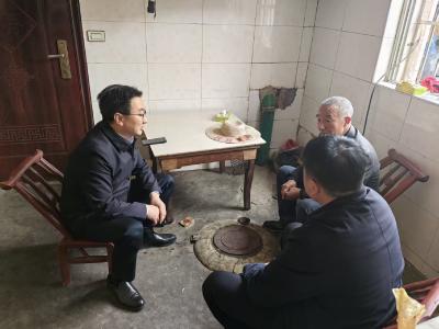 军店镇：暖心认证护荣光 精准服务暖初冬