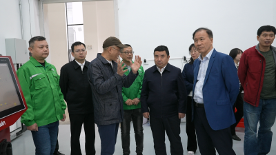 中国科学院院士邓子新、湖北大学党委副书记、校长刘建平来房考察调研