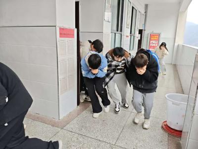 姚坪中学：开展消防疏散演练  筑牢校园安全“防火墙”