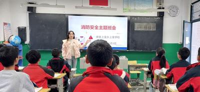 抢抓农时保丰收 军店镇4000亩小麦全面开展“一喷三防”