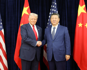 多边舞台的双边时刻，五张合影背后的“首次”