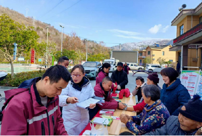 房县疾控中心开展联合国糖尿病日和世界慢阻肺日主题宣传活动