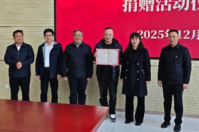 房县一中校友邓勇向母校捐赠100万元