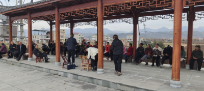 军店镇：凉亭“课堂”话家常  “四百”活动暖人心