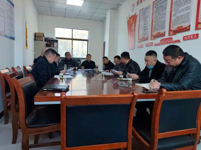 房县城管执法局：脚步丈量民情 “四百”活动温暖民心