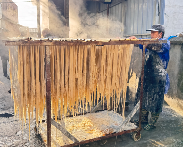 军店镇军马村：红薯粉开启“年味”倒计时