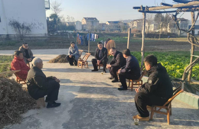 化龙堰镇：开展防贫保政策回访 持续筑牢民生保障网