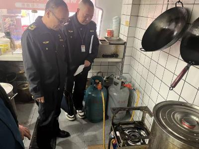 房县城关市场监管所拧紧燃气“安全阀” 筑牢群众安全防线
