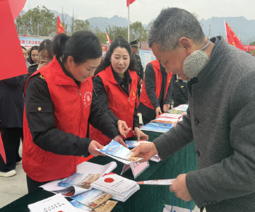 宪法护航安全 普法浸润民心——房县应急管理局国家宪法日宣传活动